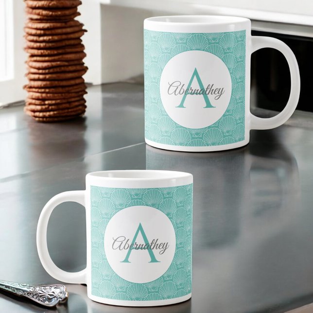 Monogram Namn White Sea Snäcka Beach House Mönster Jumbo Mugg (Monogram and name template on both sides of handle)