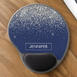 Monogram Navy Blue Silver Glam Glitter Gel Musmatta<br><div class="desc">Silver och marinblått Gnistra Glitter Monogram Namn och första Mousepad (Mouse Pad). Det gör perfekten söt 16-årsjubileum,  bröllop,  möhippa,  årsdag,  babydusch eller bachelorette-fest för någon som glam lyxen och chic stilar i kärlek.</div>