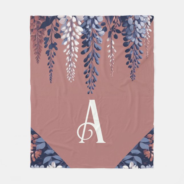 Monogram Navy Ro Wisteria Elegance Fleecefilt (Framsidan)