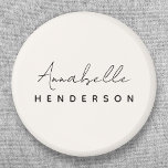 Monogram-Neutralt | Modern minimalistisk Snyggt Knapp<br><div class="desc">En enkel anpassningsbar i monogram med en modern,  handskriven manustypografi i snyggt parad med en blocktypografi i svart på en naturlig bakgrund av elfenben. Monogrammet namn kan lätt vara personlig för att göra en så unik design som du är! En personlig gåva eller medhjälp till tillfälle!</div>