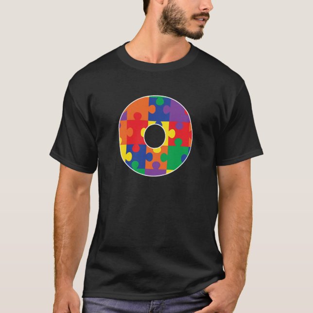 Monogram O in Multi Color Puzzle Pieces T Shirt (Framsida)