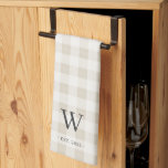 Monogram och år för lantbruk kökshandduk<br><div class="desc">Jordbruksbostaden stil med monogrammerade kökshanddukar har ett enda monogram och år som är etablerat i klassisk skrift på en tonal buffelbaksida i chic neutralt färg.</div>