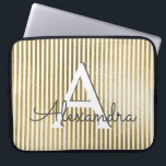 Monogram och första omgången av vitt och guldfärga laptop fodral<br><div class="desc">Vit och guldfärgad mogen Monogram och inledande Fodral. Fodral kan anpassas så att det omfattar ditt första och första namn.</div>