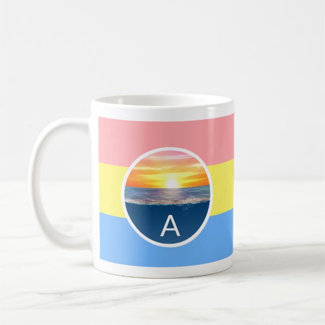 Monogram och oceansoluppgång på Pastel Färg Kaffemugg (Vänster)