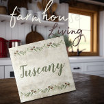Monogram Olive Garland Rustic Grönt Tuscany Kakelplatta<br><div class="desc">Trädgård av grenar,  rustisk vattenfärg. Toscanskt skript i samordnande grönt. Blanda och matcha med andra plattor för att skapa perfektens utseende. 100 % kundtillfredsställelse med "Zazzle" varje dag.</div>