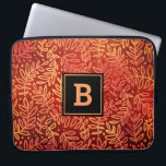Monogram orange guld, löv mönster, modern laptop fodral<br><div class="desc">En glatt guld och kopparfolie på hösten löv mönster på en rik brinner orange och en djup röd texturerad bakgrund beskriver detta moderna trendig neoprene laptop sleeve. Anpassa den här sleeven av eleganten med ditt monogram som första steg. Gör en chic och snyggt påstående varje gång du användor den. Laptop...</div>