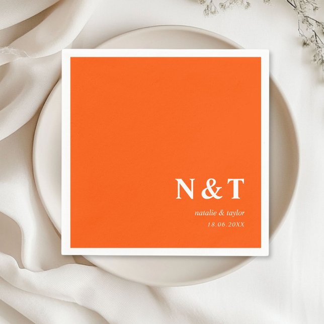 Monogram orange pappersservett (Monogram, modern, simple, elegant orange napkins, with your names and date.)