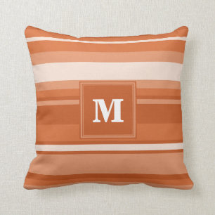Monogram orange rand kudde