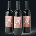 Monogram över ro guldfjord, metallisk Metall Vinflaska Etikett<br><div class="desc">Rosa - Ro Faux Brushed Metall Metallic Foil Elegant Monogrammed Vin-etiketter som är perfekter för Guld,  födelsedag,  Möhippa,  Bröllop,  babyskor,  årsdag,  Studenten eller Bachelorette Party.</div>