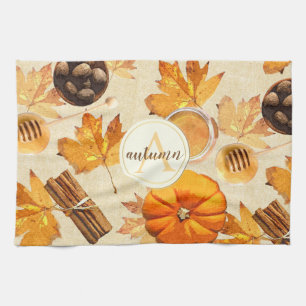 Monogram över scener för storfärgad höst i magiska kökshandduk