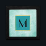 Monogram på Vintagen Mint Grönt papprare struktur Smyckeskrin<br><div class="desc">Gammal vintage papper med blekt handskrift på en mjuk grönt bakgrund. En trevlig shabby stil struktur med en gammal världscharm. Monogram ram är en fyrkantig låda i färg med guld dubbla gräns. Teckensnittet inuti är ett svart teckensnitt för chic och trendig. Anpassa monogrammet efter ditt val.</div>