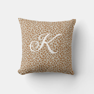 Monogram panter skinn ljusbrun mönster namn låt kudde