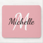 Monogram Pastel Rosa & White Lägg till ditt namn Musmatta<br><div class="desc">Musmatta med rosa bakgrund och vit anpassningsbar i monogram första gången och första namn</div>