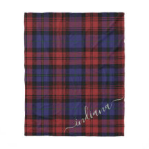 Monogram Play Tartan Red Lila Rustic Namn