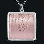 Monogram Ro Guld Glitter Drift Rosa Namn Silverpläterat Halsband<br><div class="desc">En ro guld som droppar glitter med namn-halsband i monogrammet för henne. De gör underbara brudens sida-gåvor. Se våra andra produkter i Glitter-uppsamlingen med Guld-drivmedel i Ro.</div>