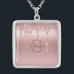 Monogram Ro Guld Glitter Drift Rosa Namn Silverpläterat Halsband<br><div class="desc">En ro guld som droppar glitter med namn-halsband i monogrammet för henne. De gör underbara brudens sida-gåvor. Se våra andra produkter i Glitter-uppsamlingen med Guld-drivmedel i Ro.</div>