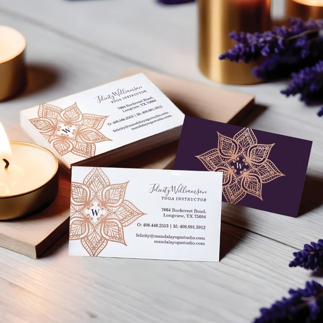 Monogram ro Guld Mandala & Mörk Lila Plum Monogram Visitkort (Rose Gold Mandala & Dark Purple Plum Monogram Business Card)