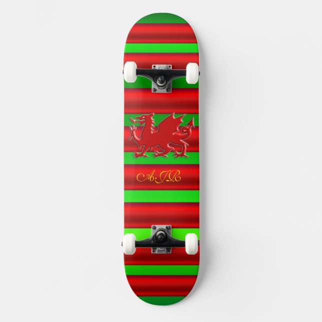 Monogram, röd drake på grönt metalleffekt skateboard bräda 19,5 cm (Framsida)