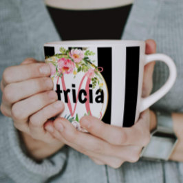 Monogram rosa blommig svart & vit randig kaffemugg