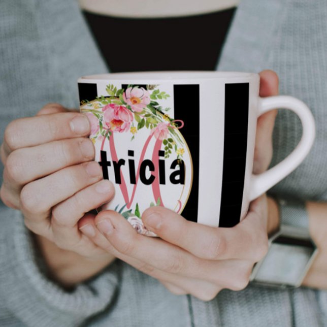 Monogram rosa blommig svart & vit randig kaffemugg (Skapare uppladdad)