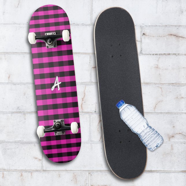 Monogram Rosa Buffalo Rutig Rutcheck Mönstrad Mini Skateboard Bräda 18,5 Cm (A monogrammed skateboard in bright pink buffalo check for a bold and fun look)