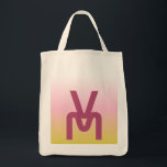 Monogram Rosa och Guld-gradient Tygkasse<br><div class="desc">Coolans grafiska utformning på en rosa- och guld-övertoningsbakgrund med stora två inledande staplade monogram på framsidan och små tre eller två inledande monogram på baksidan. Modern och minimalistisk. När du lägger till ditt monogram kan du behöva justera teckenstorlekar och teckenavstånd baserat på hur breven passar in i utrymmet. Jag ber...</div>