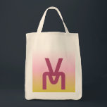 Monogram Rosa och Guld-gradient Tygkasse<br><div class="desc">Coolans grafiska utformning på en rosa- och guld-övertoningsbakgrund med stora två inledande staplade monogram på framsidan och små tre eller två inledande monogram på baksidan. Modern och minimalistisk. När du lägger till ditt monogram kan du behöva justera teckenstorlekar och teckenavstånd baserat på hur breven passar in i utrymmet. Jag ber...</div>