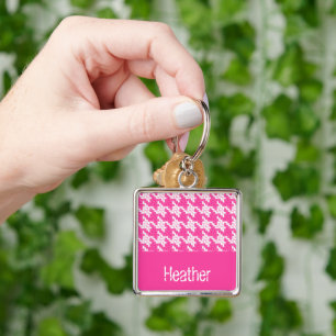 Monogram rosa och vit houndstooth mönster fyrkantig silverfärgad nyckelring