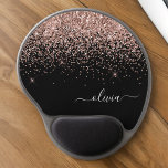 Monogram  Rosa ros Guld Svarta Glitter Gel Musmatta<br><div class="desc">Ro Guld -  Rosa och svart Gnistran Glitter Monogram Namn och Initial Mousepad (Mouse Pad). Det gör perfekten söt 16-årsjubileum,  bröllop,  möhippa,  årsdag,  babydusch eller bachelorette-fest för någon som glam lyxen och chic stilar i kärlek.</div>
