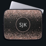Monogram  Rosa ros Guld Svarta Glitter Laptop Fodral<br><div class="desc">Rosa - Ro Guld och Svarta Faux Glitter och Gnistra Elegant Monogrammed Initialer Fodral. Fodral kan anpassas så att det omfattar ditt första och första namn.</div>