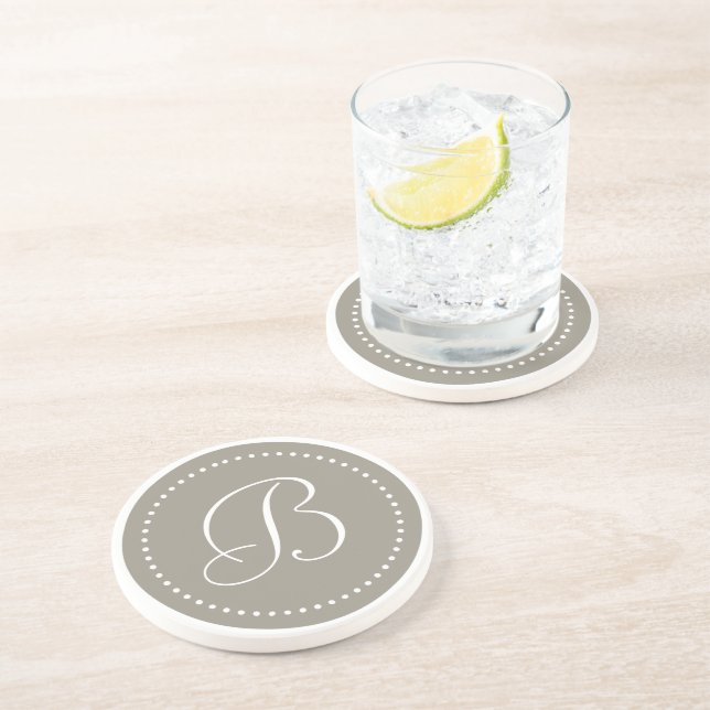 Monogram Rund Aluminium/Vit Prickgräns Underlägg (Sidan)