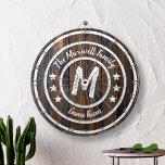 Monogram Rustic Barn Wood Darttavla<br><div class="desc">Detta Monogram Rustic Barn Wood Dart Board är ett underbart tillägg till ditt familjespel. Roligt för underhållningstimmar. Anpassa med namn och text.</div>