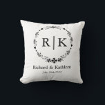 Monogram Rustic Foliage Utandning Bröllop Par Kudde<br><div class="desc">Vinterbröllopsgåvor från Rustik blommigt party till enbart dig</div>