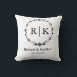 Monogram Rustic Foliage Utandning Bröllop Par Kudde<br><div class="desc">Vinterbröllopsgåvor från Rustik blommigt party till enbart dig</div>