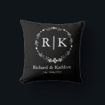 Monogram Rustic Foliage Utandning Bröllop Par Kudde<br><div class="desc">Vinterbröllopsgåvor från Rustik blommigt party till enbart dig</div>