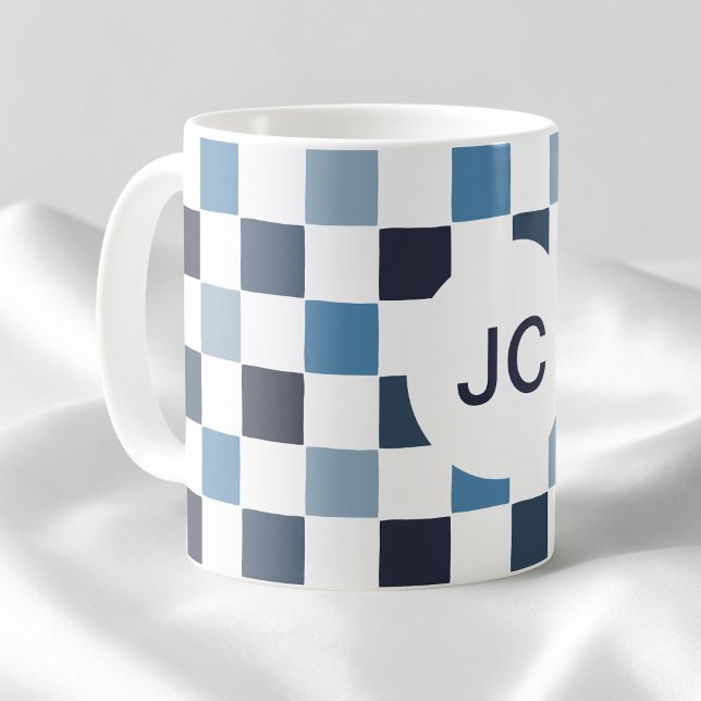 Monogram Rutigt Blå Vitt Modernt Enkelt Kaffemugg (Monogram Checkered Blue White Modern Simple Coffee Mug)