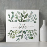 Monogram Sage Grönt Eucalyptus Grey Lövs Kakelplatta<br><div class="desc">Inledning av vår Monogram Sage Grönt Eucalyptus Greenery Lämnar keramisk bricka. Lägg till natur- och lövbeslag i din hemdekanter. lämpliga för växt- och naturnära älskare.</div>