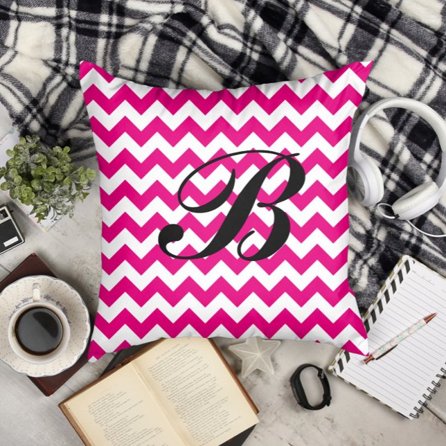 Monogram Shock rosa och White Chevron Kudde (Monogram Hot Pink and White Chevron Throw Pillow)