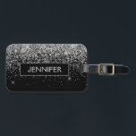Monogram Silver Glam Glitter Gnistra Namn Bagagebricka<br><div class="desc">Eleganten för silver och Svarta Faux Glitter Gnistra och Trendiget Modern Chic Luxury Monogrammed Luggage Tag. Monogrammet - lägg till egna anpassade Bag-Märkre i namn kan uppdateras med ditt namn.</div>