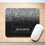 Monogram Silver Glam Glitter Gnistra Namn Musmatta<br><div class="desc">Eleganten för silver och Svarta Faux Glitter Gnistra och Trendiget Modern Chic: lyxmonogrammed musslor. Monogrammet - lägg till ditt eget namn-anpassade muspekare kan uppdateras med ditt namn.</div>