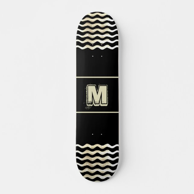 Monogram Skateboard med Vågar på svart (Framsida)