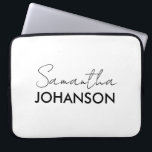 Monogram Skriptnamn Modern Minimalistisk Laptop Fodral<br><div class="desc">Skydda din teknik med stil med denna Monogram Script Namn Modern Minimalist Bärbara Dator Fodral,  designad för dem som uppskattar ren estetik och subtil personalisering. Det eleganta skriptmonogrammet lägger till en förfinad,  feminin touch,  medan den minimalistiska layouten håller det övergripande utseendet modernt och professionellt.</div>