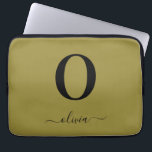Monogram Skriptnamn Personlig Guld Och Svart Laptop Fodral<br><div class="desc">Denna stilrena monogram och eleganta skriptnamnsdesign kan ges som en present för en födelsedag,  bröllopsfavor,  brudshow eller någon annan tillställning. Den kan anpassas med personens initial och namn.</div>