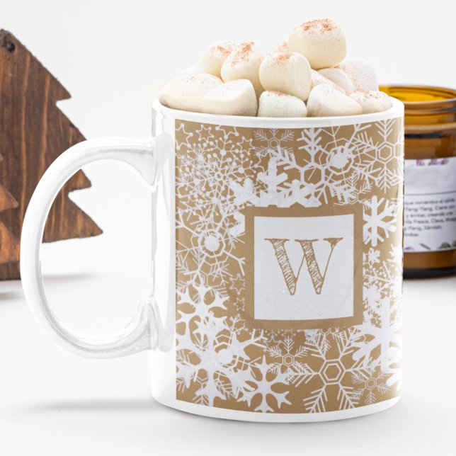 Monogram Snöflingor Gingerbröd Kraft Brown Kaffemugg (Skapare uppladdad)