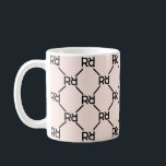 Monogram Snyggt Modern Cute  Rosa Kaffe Mugg<br><div class="desc">Börja din personlig med en liten elegans med vår mönstrade Monogram Snyggt Modern Cute Rosa anpassningsbar kaffe mugg, med en chic rosa monogram mönster som gör att du kan njuta av din morgonbrygga i stil. Med det här mugg kan du anpassa det med initialer och göra en daglig fråga till...</div>