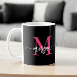 Monogram Snyggt Modern Shock rosa Black Kaffemugg<br><div class="desc">Sip i stil med vår Monogram Snyggt Modern Shock rosa Kaffe Mugg! Med en slimmad shock rosa är mugg personlig med ditt monogram i ett slimmat, modernt teckensnitt för chic och anpassningsbar. Perfekt för morgonkaffe eller te. Den kombinerar modernt estetik med vardaglig funktionalitet. Det är både mikrovågsugn och diskmaskin säker....</div>