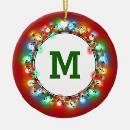 Monogram som är initial i helgdagljus med år julgransprydnad keramik