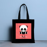 Monogram söt sitta panda personlig lax tygkasse<br><div class="desc">En söt panda bär sitta på golv på laxbakgrund. Anpassa med ditt monogram och namn eller ta bort text i textrutor utan namn.</div>