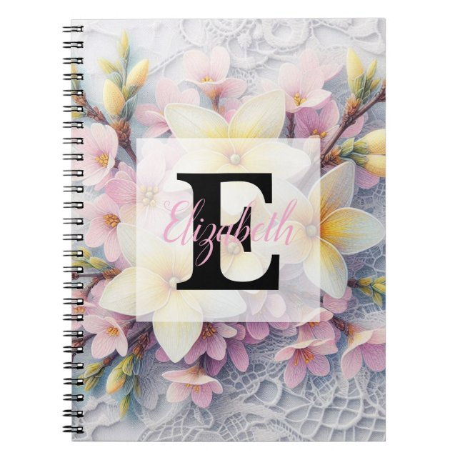 Monogram spets rosa och gula vårblommor  anteckningsbok (Framsidan)