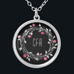 Monogram svart vit Rosa Röd Blommigt Utandning Silverpläterat Halsband<br><div class="desc">Monogram detta svarta,  vita,  Rosa Red Blommigt Wand Silver Plated Necklace. Gör en underbar gåva till dina brudtärnor,  eller till vilken kvinna som helst i ditt liv.</div>